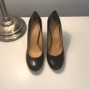 classic NINE WEST black heels with rounded toe